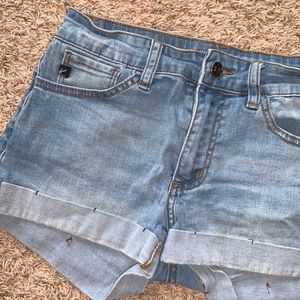 Super cute kancan denim shorts!
